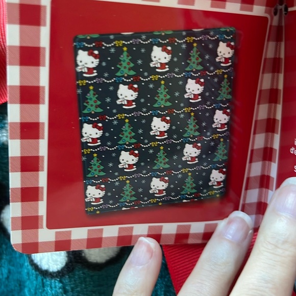 NWT Sanrio Hello Kitty and Friends Plush Christmas Throw 60x70 inches - Picture 5 of 8